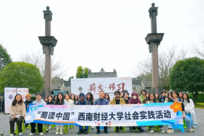 中外学子对话陈家桅杆 百年建筑见证文明互鉴