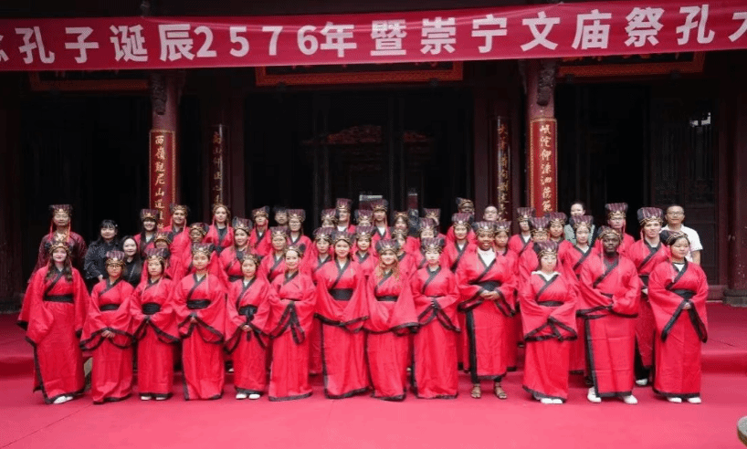 我们留学生走进崇宁文庙，深度感悟中国传统文化
