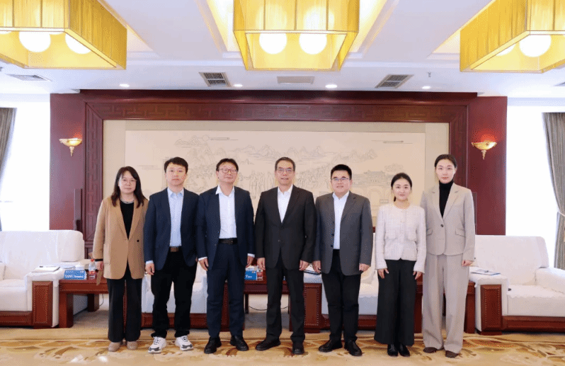 泰国皇家园大学、东方管理科技大学一行访问我们