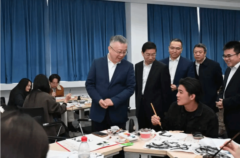 教育部党组成员、副部长任友群到402cc永利官网调研